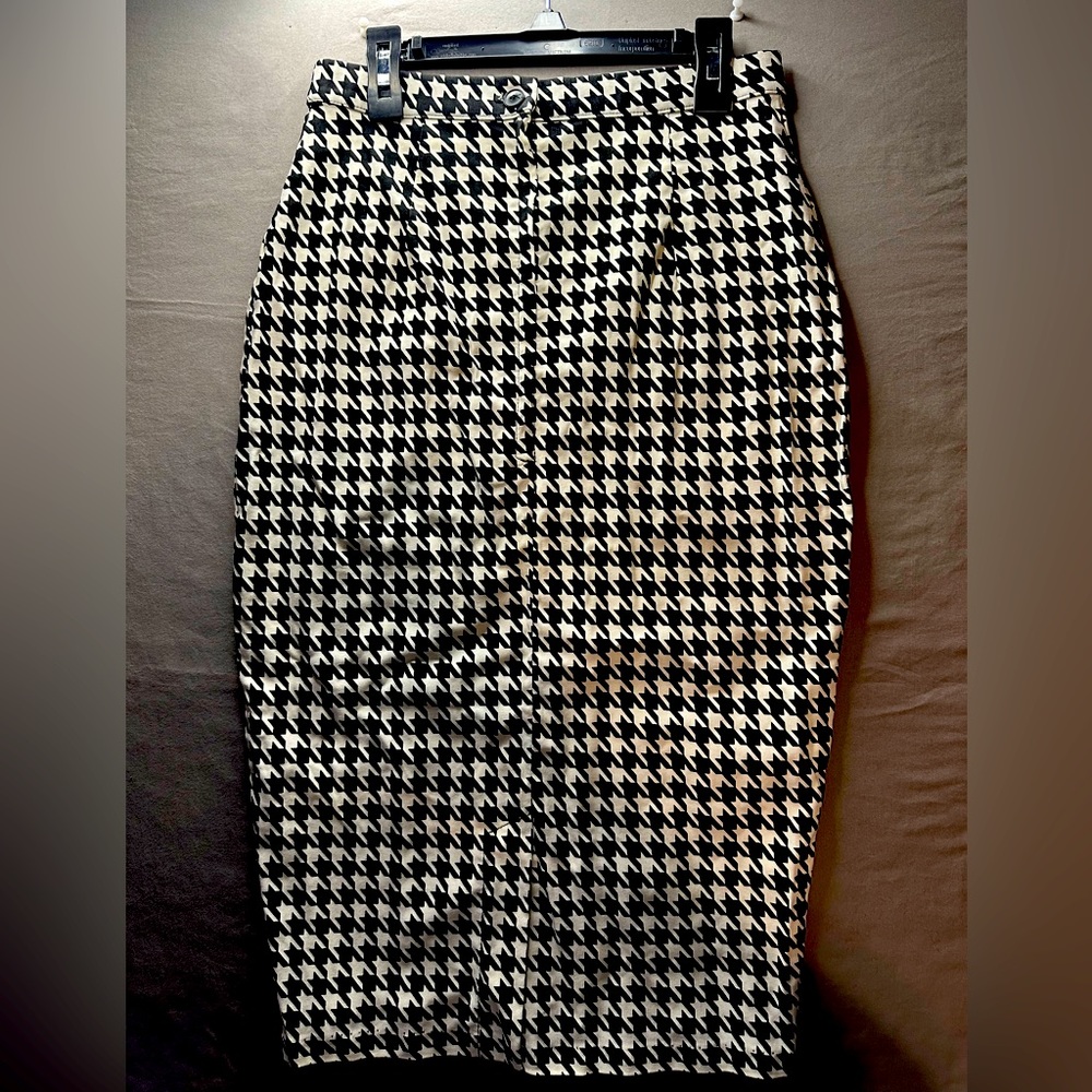 Dixie fried skirts, black-and-white size medium very stretchy fits like a glove.